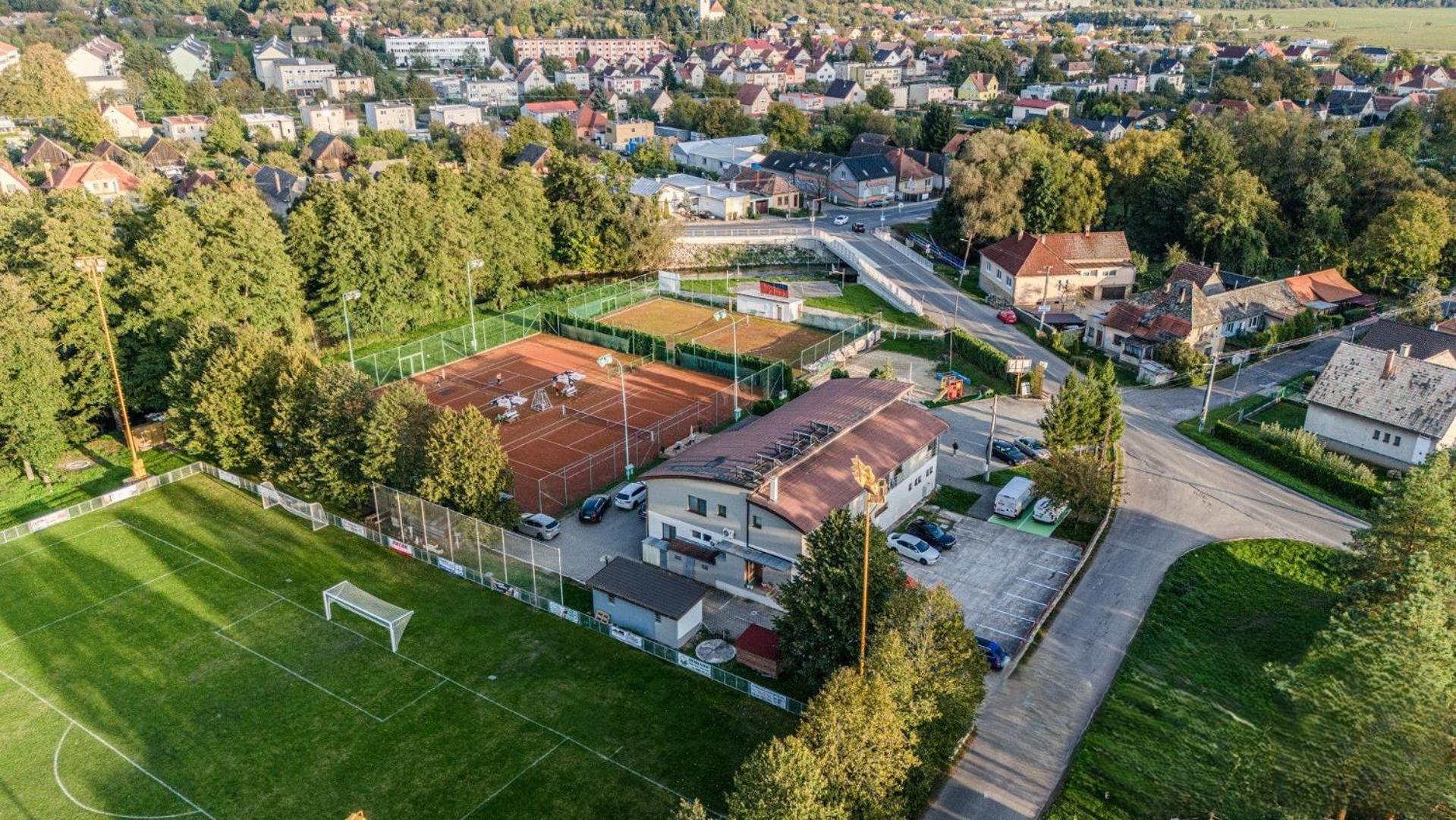 Raketa Residence, Restaurant & Hotel Пр'євідза Екстер'єр фото