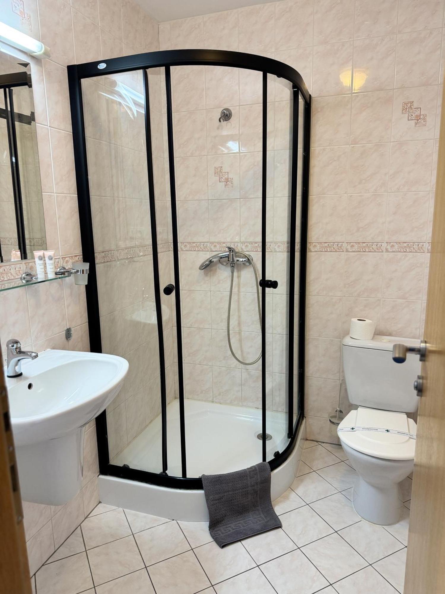Raketa Residence, Restaurant & Hotel Пр'євідза Екстер'єр фото